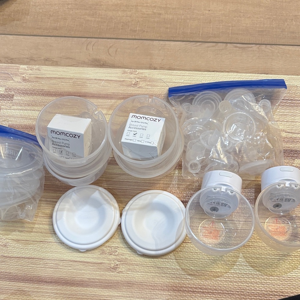 Momcozy s12 pro and extra parts EUC